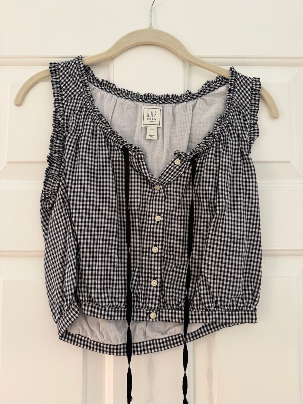 GAP Women’s Black & White Gingham Sleeveless Button-Front Top